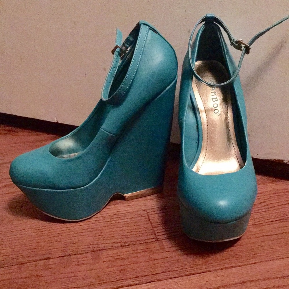 Teal 6" wedge heals never worn size 5.5